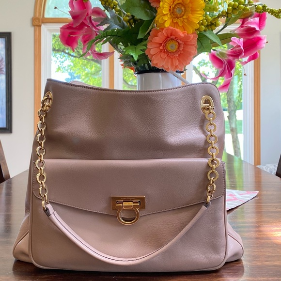 Salvatore Ferragamo Handbags - Salvatore Ferragamo tan shoulder bag
